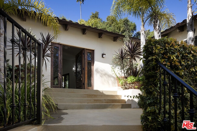 Building Photo - 5510 Red Oak Dr