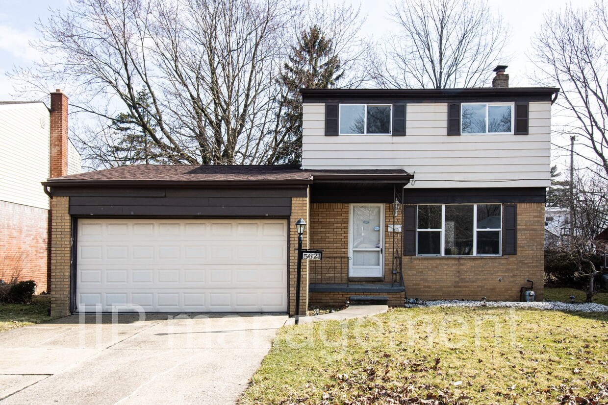Primary Photo - LARGE 3 BED/1.5BATH SINGLE FAMILY HOME WIT...