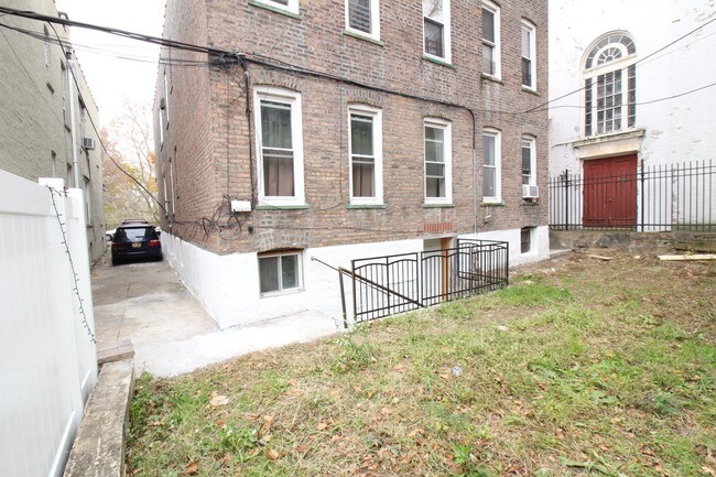 Building Photo - 330 67th St