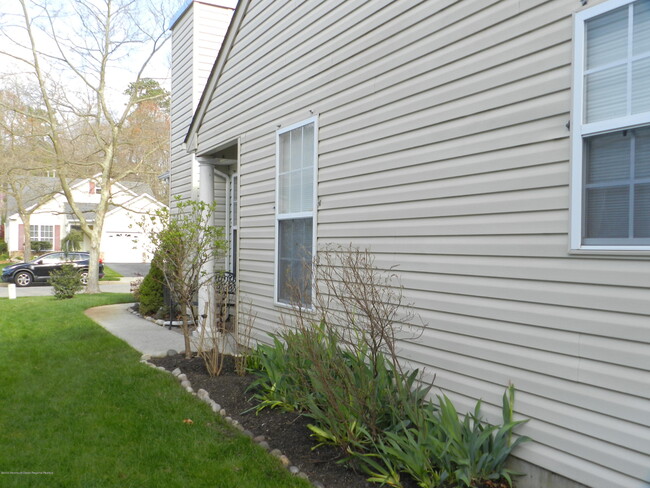 Building Photo - 36 Cedar Village Blvd