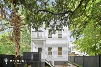 Building Photo - 5 E Hampstead Square