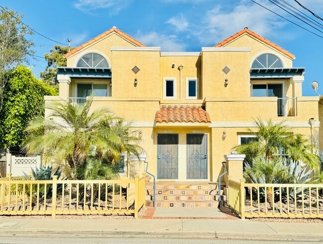 Building Photo - 188 Hurst Ave