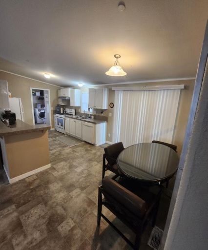 Foto del edificio - 22840 Sterling Ave