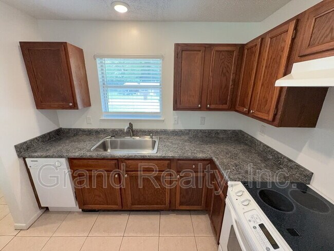 Building Photo - 4146 Charles Cir
