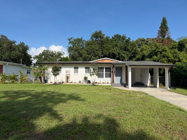Foto del edificio - 3012 Rogan Rd