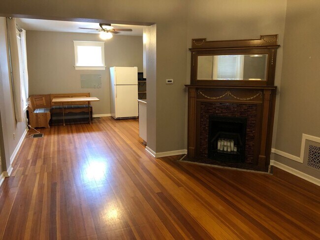 Foto del edificio - 217 E Oak St