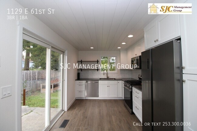 Foto del edificio - 3 bedroom and one bath home for rent
