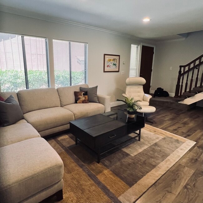 Livingroom - 1304 Stonewood Ct