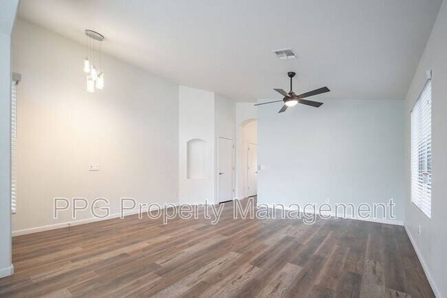 Foto del edificio - 15743 N 165th Ln