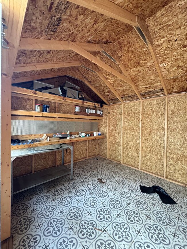 Building Photo - A Great House to Call Home!