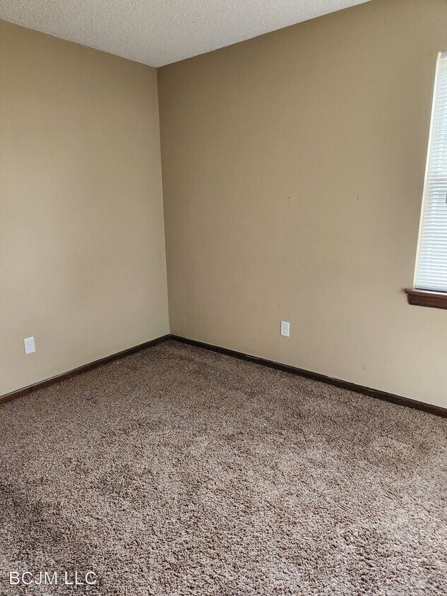 Primary Photo - 2 br, 1 bath House - 221 A Barr Rd