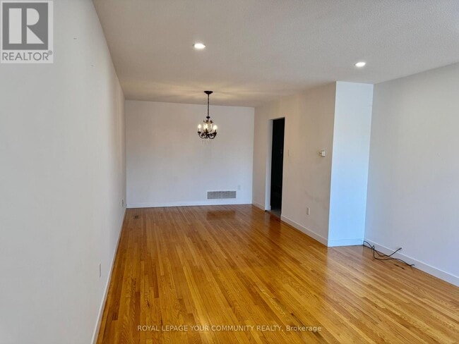 Building Photo - 165 Aberdeen Ave