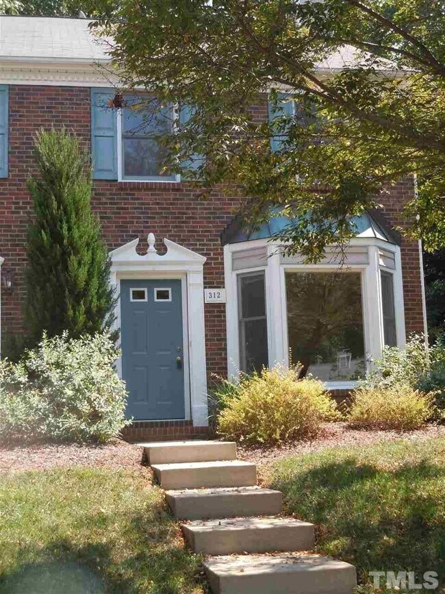 Foto del edificio - 312 Silverberry Ct