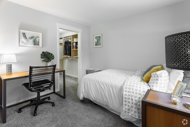 2HAB,2BA,907SF - Uptown East