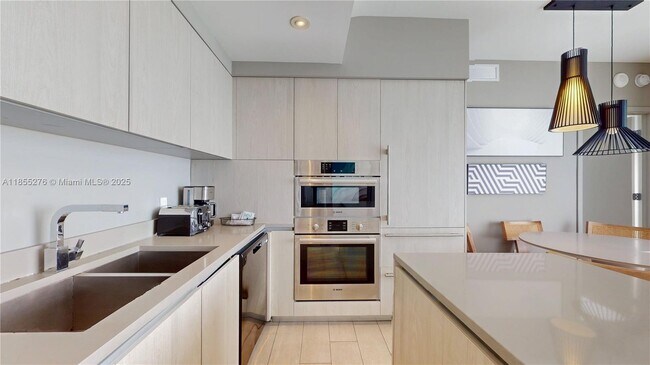 Building Photo - 4010 S Ocean Dr