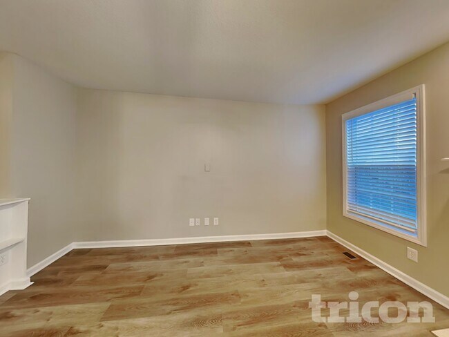 Foto del edificio - 3450 Southwood Dr