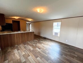 Building Photo - 1000 Maple Hls Pk