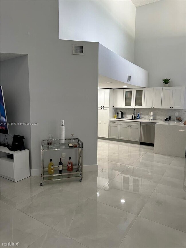 Building Photo - 3 br, 2.5 bath House - 931 SW 112th Ter # 061