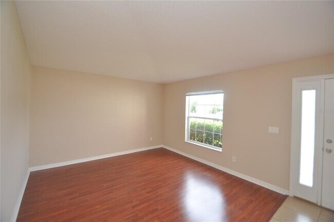 Foto del edificio - 37 Louisburg Ln