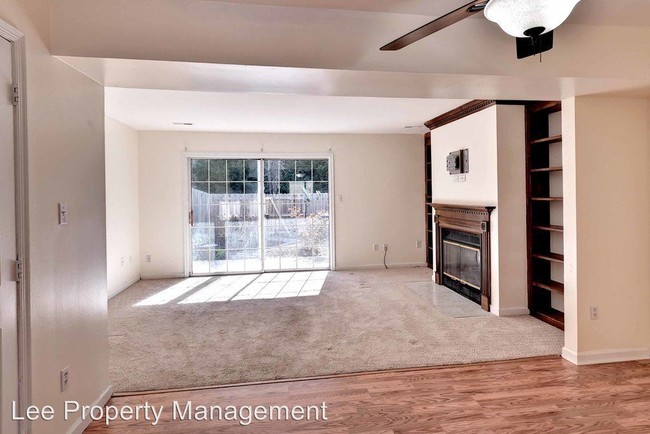 Building Photo - 3 br, 2.5 bath House - 102 B Heather Way