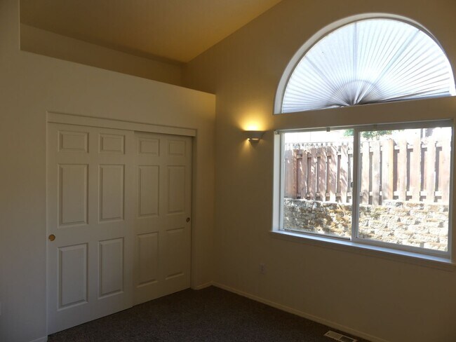 Foto del edificio - Cascadia Village Ranch Style Home - Moments from Downtown Sandy