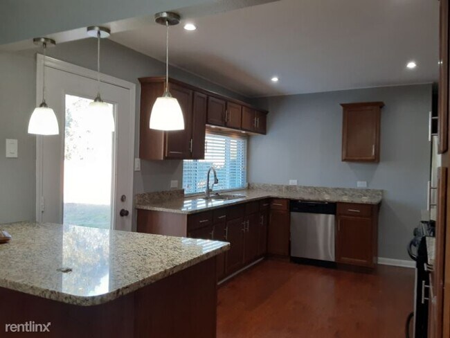 Building Photo - 4 br, 2 bath House - 735 Robinhood Pl