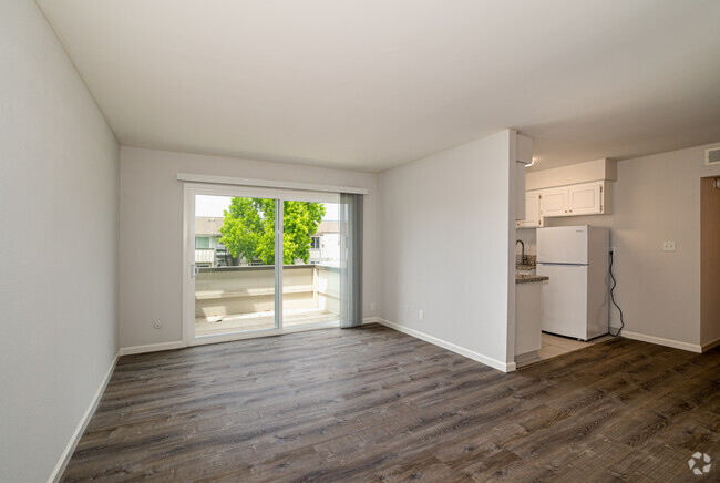 1HAB, 1BA - 700 ft² - Pinewood Apartments