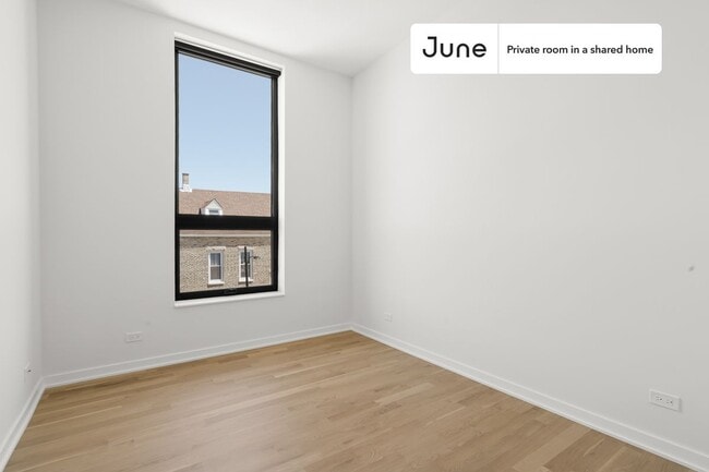 Building Photo - Private bedroom in 4 bed/3 bath Home