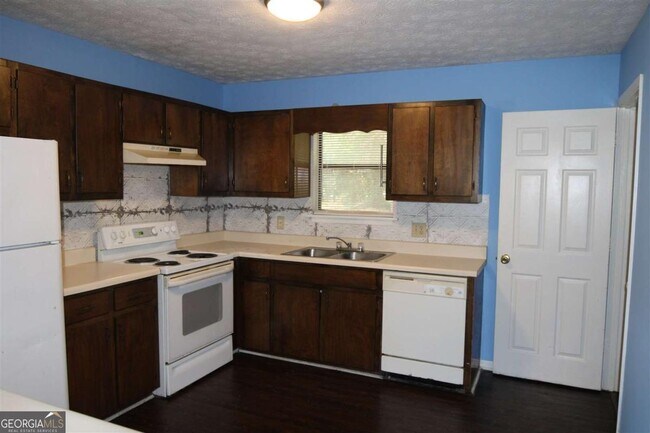 Building Photo - 105 Bristle Cone Ct