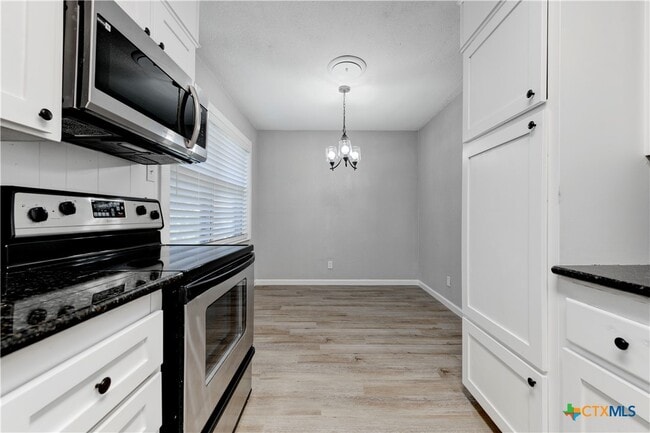 Building Photo - 1228 Chippendale Dr
