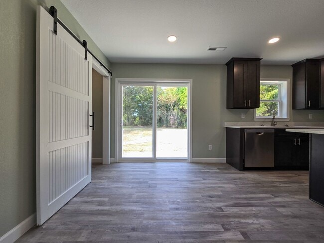 Foto del edificio - 106 Perth Dr