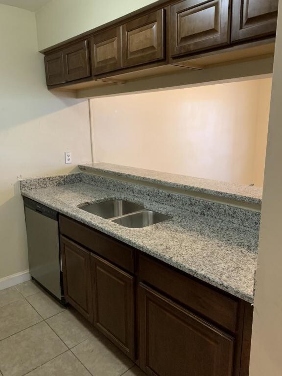 Foto del edificio - 3455 Countryside Blvd, Apt. 73