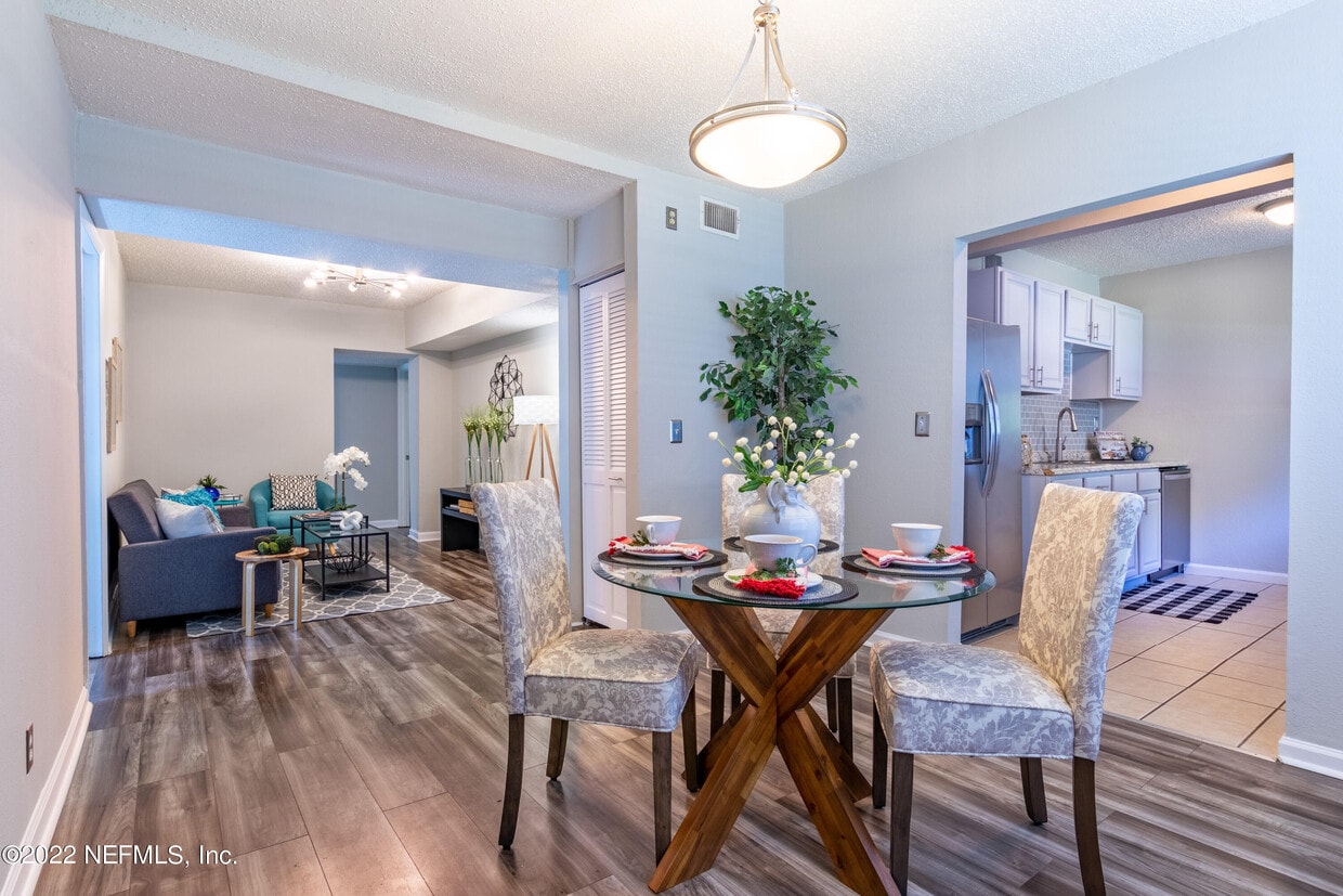 Foto principal - 3323 Rosselle St