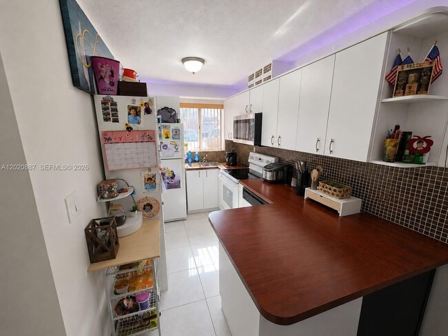 Foto del edificio - 8059 NW 8th St