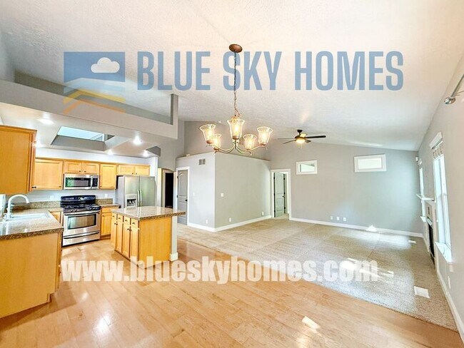 Foto del edificio - 5930 N Silver Maple Ave