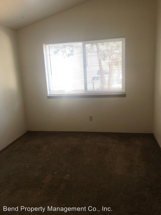 Building Photo - 1 br, 1 bath Apartment - 1269 NW Stannium