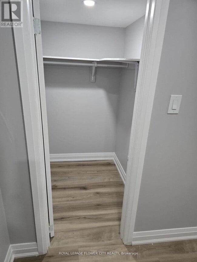 Photo du bâtiment - 101 Morning Sparrow Dr