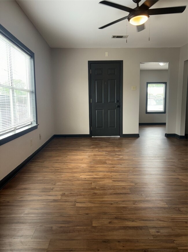 Building Photo - 1408 W 34th St