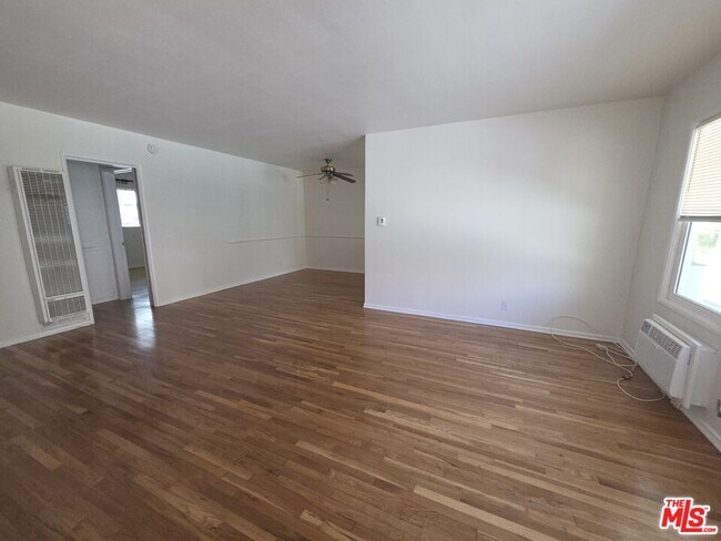 Foto del edificio - 7621 Hampton Ave