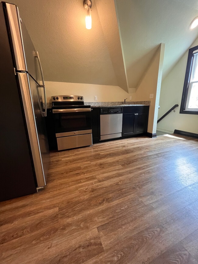 Building Photo - 141 E Gorham St