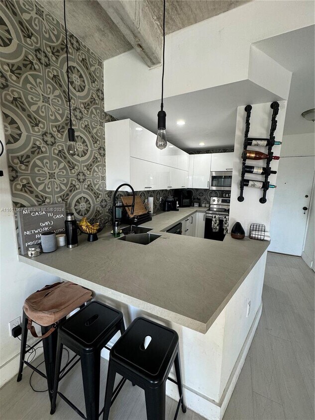 Building Photo - 7801 NE 4th Ct