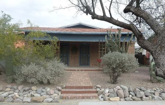 Building Photo - 609 E Mabel St