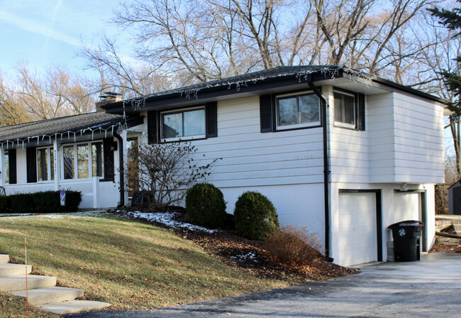 Building Photo - N48W18961 Pleasant View Dr