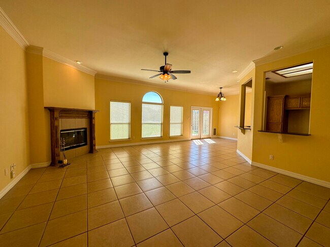 Building Photo - 3813 Holland Dr
