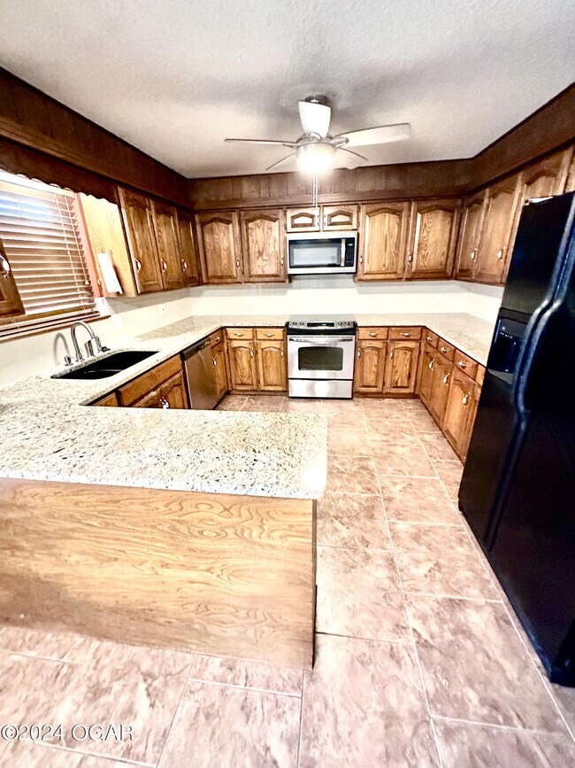Building Photo - 3502 Willow Ln
