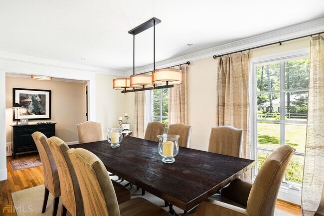 Foto del edificio - 521 Hollydale Ct NW