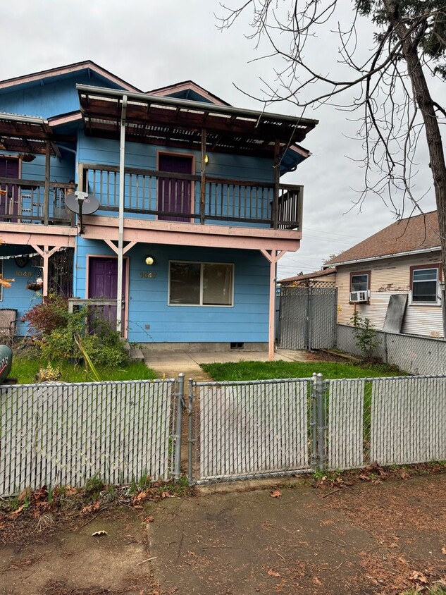 Updated 2 bedroom 1.5 bath duplex! - Updated 2 bedroom 1.5 bath duplex!