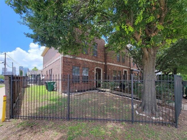 Photo - 3 Bed Townhome in 77003 Near Minute Maid Park + First-Floor Living