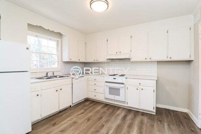 Foto del edificio - 623 S New Hope Rd