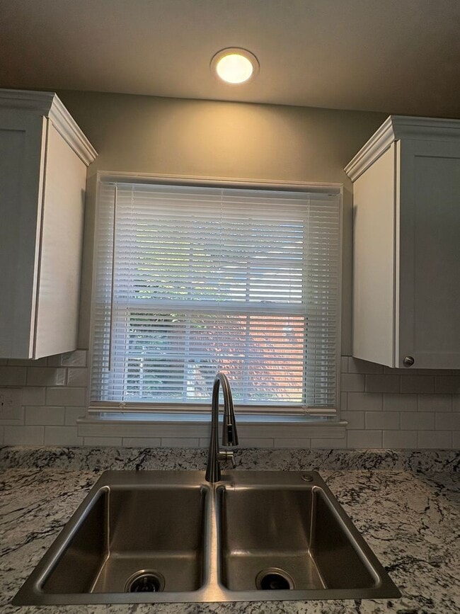 Building Photo - Completely Upgraded 3 Bedroom Single Family Home